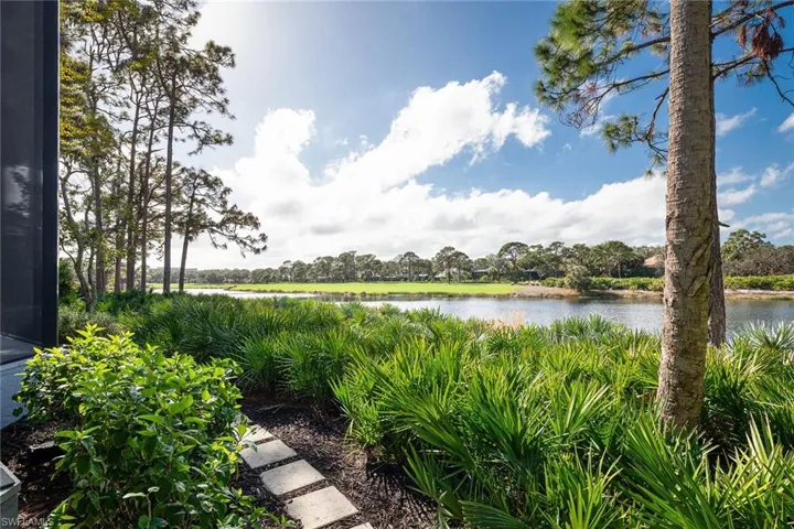 948  Barcarmil  WAY, Naples, FL 34110