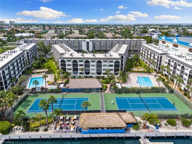 Condo complex with 2 pools, 2 hot tubs, 2 tennis courts and on-site dining