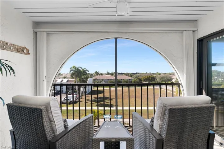 Relax on the screened-in lanai with western exposure in reclining chairs