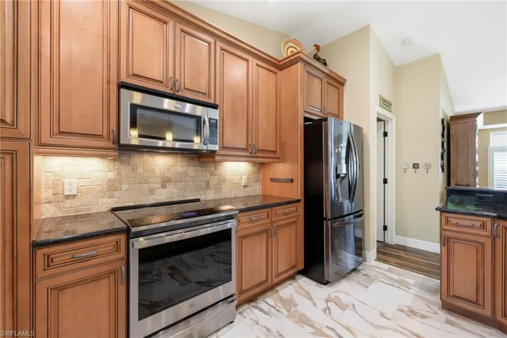 6037 Birnam Wood Ln, Fort Myers, Florida 33908