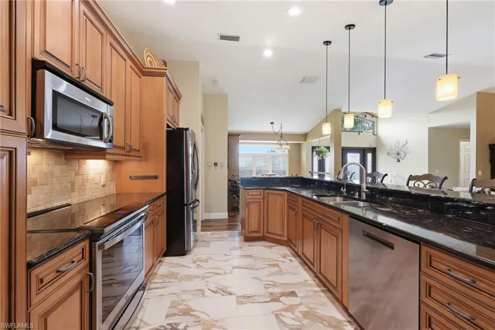 6037 Birnam Wood Ln, Fort Myers, Florida 33908