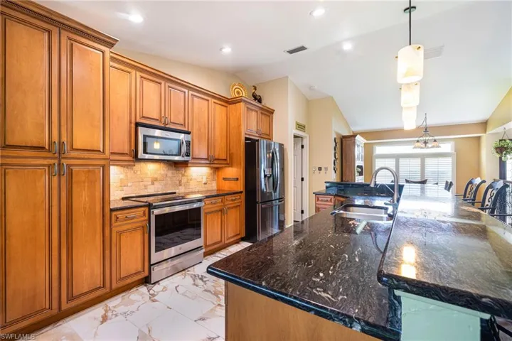 6037 Birnam Wood Ln, Fort Myers, Florida 33908