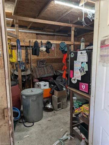 Tack-feed room
