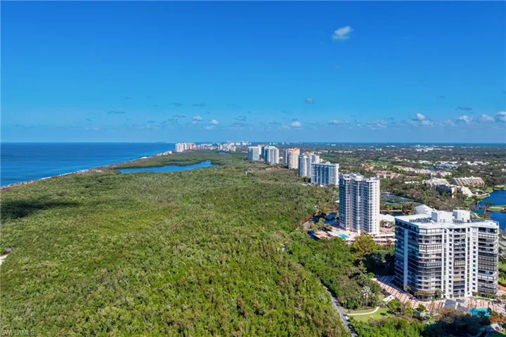 6075  Pelican Bay  BLVD, Naples, FL 34108