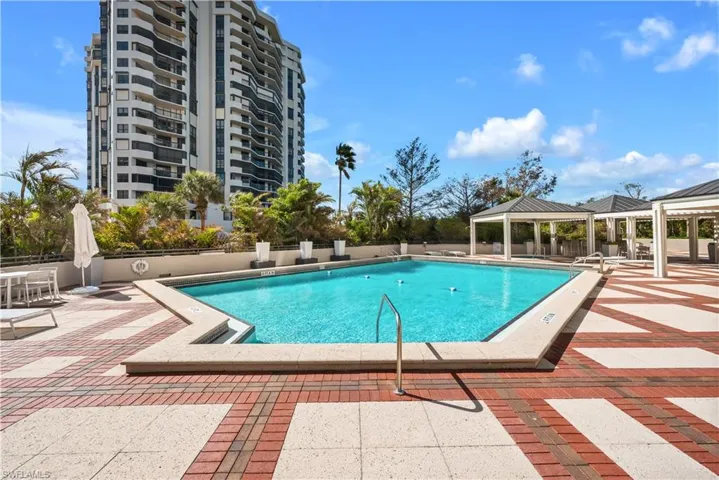 6075  Pelican Bay  BLVD, Naples, FL 34108