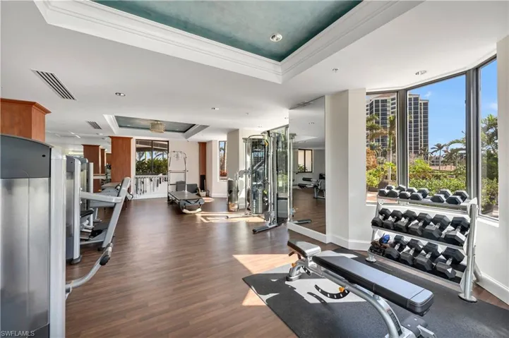 6075  Pelican Bay  BLVD, Naples, FL 34108