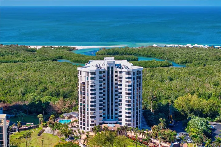 6075  Pelican Bay  BLVD, Naples, FL 34108