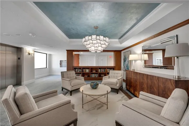 6075  Pelican Bay  BLVD, Naples, FL 34108