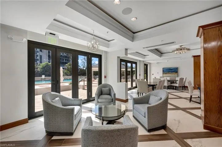 6075  Pelican Bay  BLVD, Naples, FL 34108