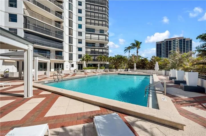 6075  Pelican Bay  BLVD, Naples, FL 34108