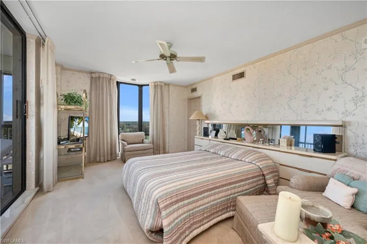 6075  Pelican Bay  BLVD, Naples, FL 34108