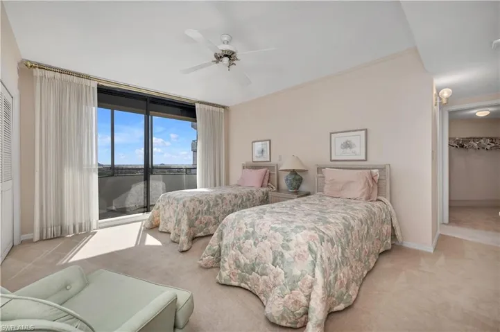 6075  Pelican Bay  BLVD, Naples, FL 34108