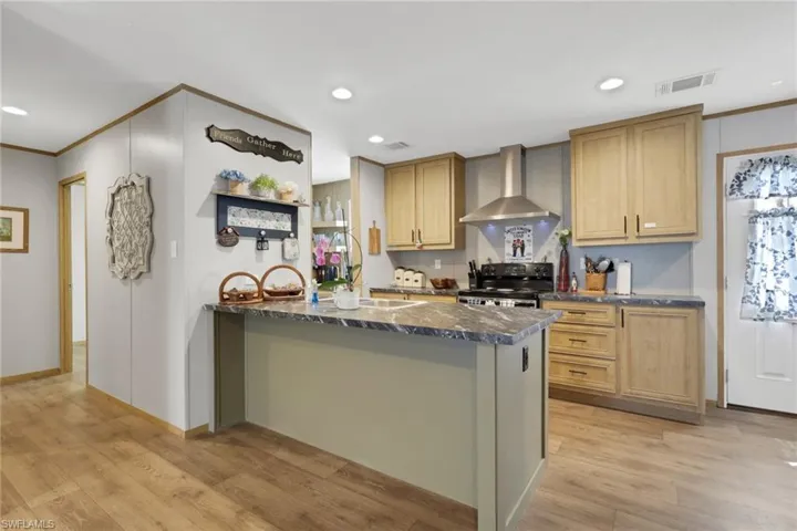 372 Santa Fe Trl, North Fort Myers, Florida 33917