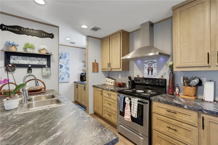 372 Santa Fe Trl, North Fort Myers, Florida 33917