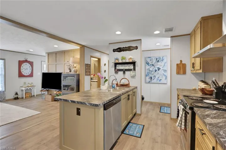 372 Santa Fe Trl, North Fort Myers, Florida 33917