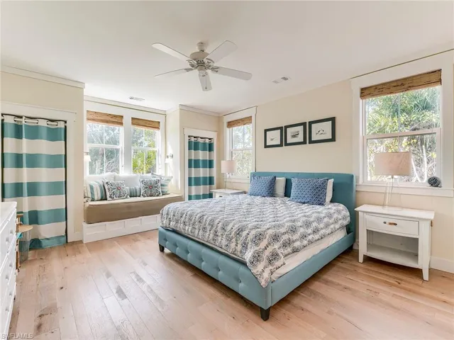 1550  Centre  ST, Sanibel, FL 33957