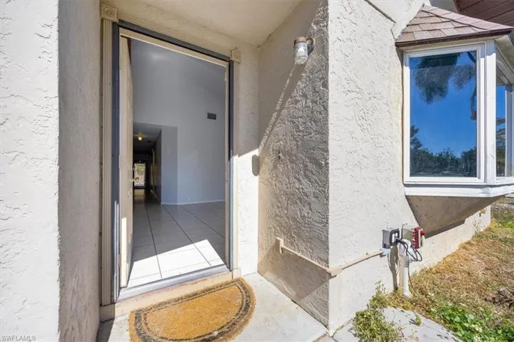 View of exterior entry with stucco siding