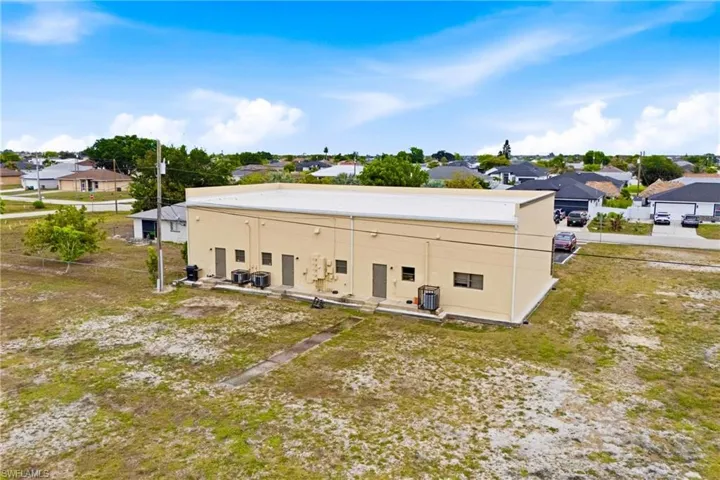 Strategically located commercial lot with excellent accessibility and outstanding potential for a variety of commercial uses.