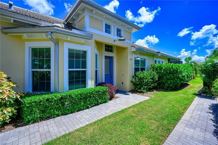 View of front of house featuring a front yard