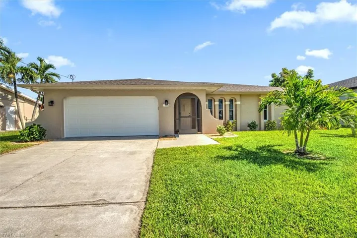 View of front of house featuring a garage and a front yard