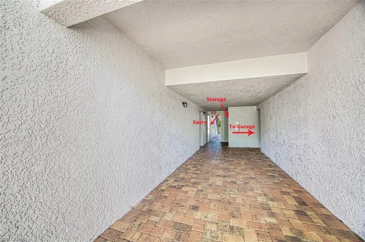 Corridor with a textured ceiling