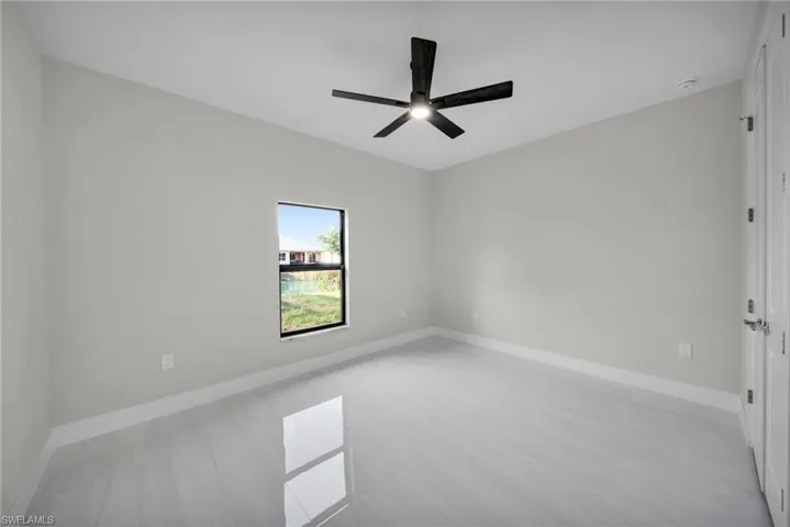 Empty room with baseboards and ceiling fan
