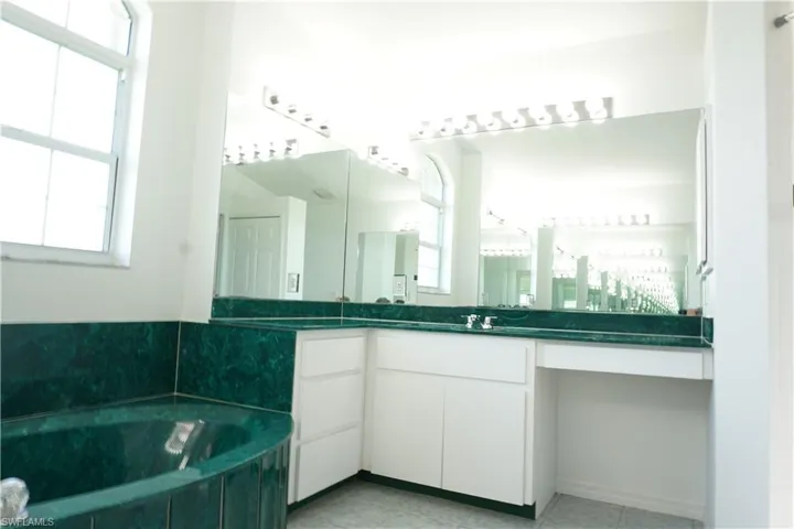 Primary bath with makeup counter