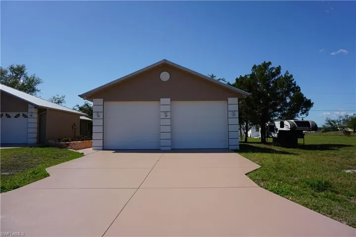 Detached garage - room for your toys!