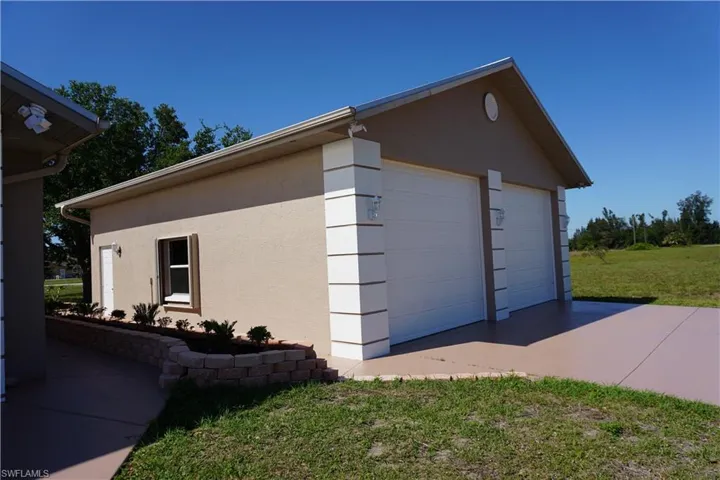 Detached garage ready for your boat and RV or vintage muscle cars
