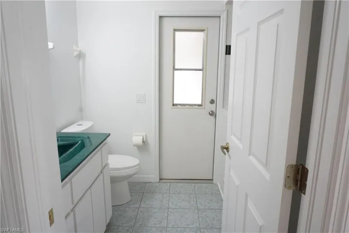 Guest bathroom with lanai access