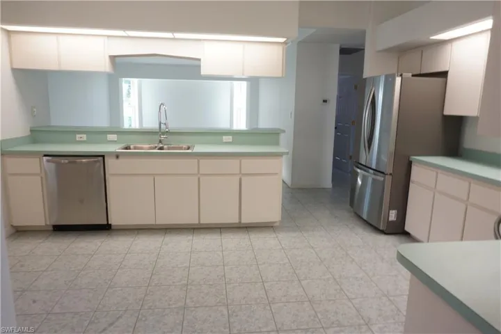 Kitchen breakfast bar overlooks family room