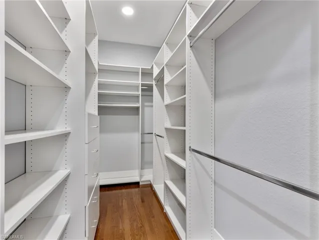 Master closet 2.