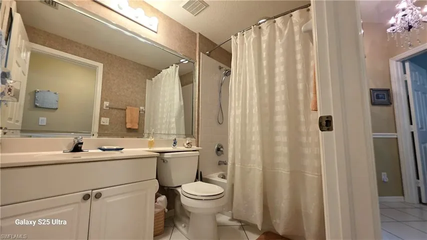 Guest Bath with a tiled shower!