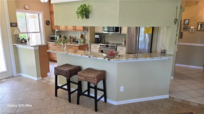Breakfast Bar! Gorgeous  Granite! Light & Airy!