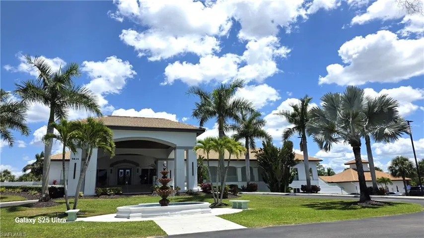 Beautiful Clubhouse! Membership is Optional!