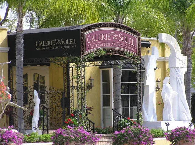 Art abounds in Naples.  The local paper highlights the many galleries in town and art walks.