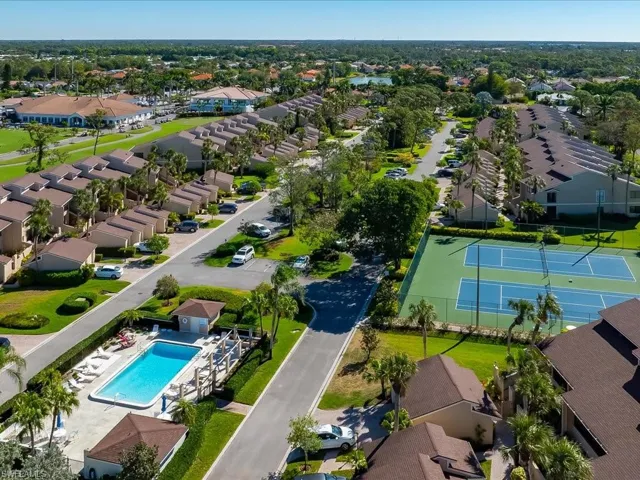 Fox Hollow pool and tennis courts to the right.
