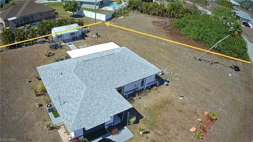 Aerial view of property and surrounding area