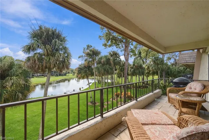 105 Clubhouse Ln 388, Naples, Florida 34105