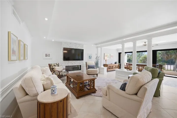 105 Clubhouse Ln 388, Naples, Florida 34105