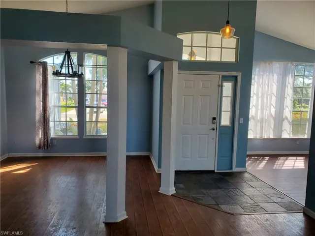 Formal dining room & flex space