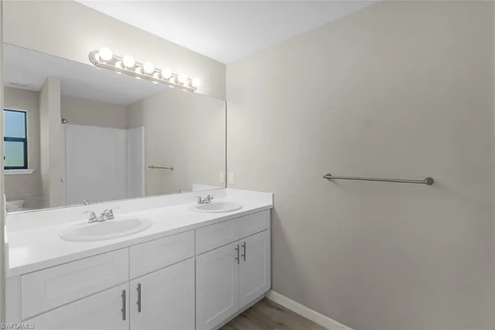 owner's ensuite bathroom