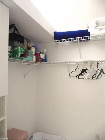 Masterbedroom  - walk in closet