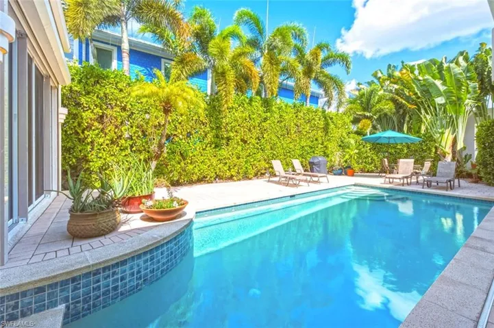 576 96th Ave N, Naples, Florida 34108