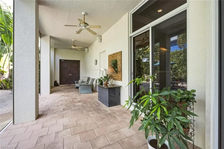 576 96th Ave N, Naples, Florida 34108
