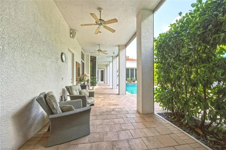 576 96th Ave N, Naples, Florida 34108