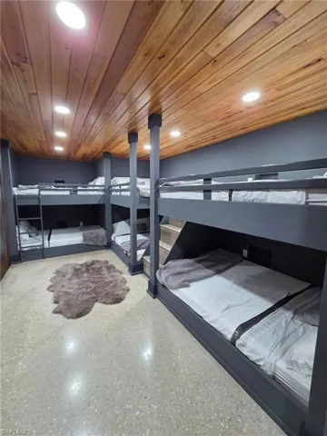Man or Woman Cave Bunk House w Full Kitchen