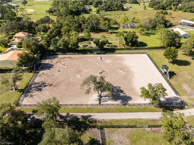 250x275 Riding Arena with Observation Platforms