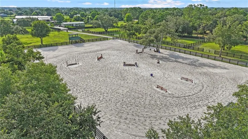 250x275 Riding Arena