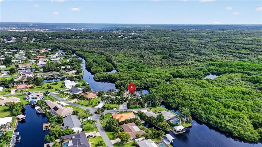 Southeast end of community for fast river access. Note privacy to the east and north.